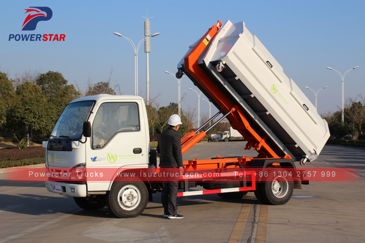 Saint Martin 1 Isuzu camion della spazzatura scarrabile con 4 bidoni della spazzatura