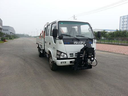 Camion spazzatrice per la pulizia stradale Camion pala da neve Isuzu con funzione di rimozione della neve