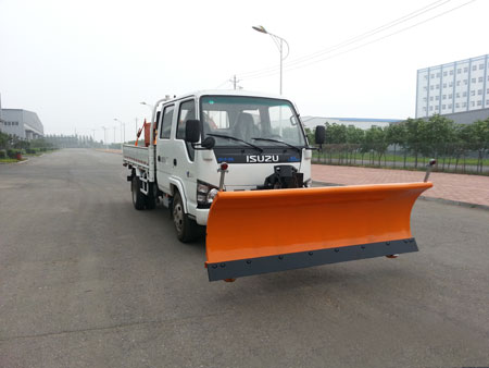 Camion spazzatrice per la pulizia stradale Camion pala da neve Isuzu con funzione di rimozione della neve