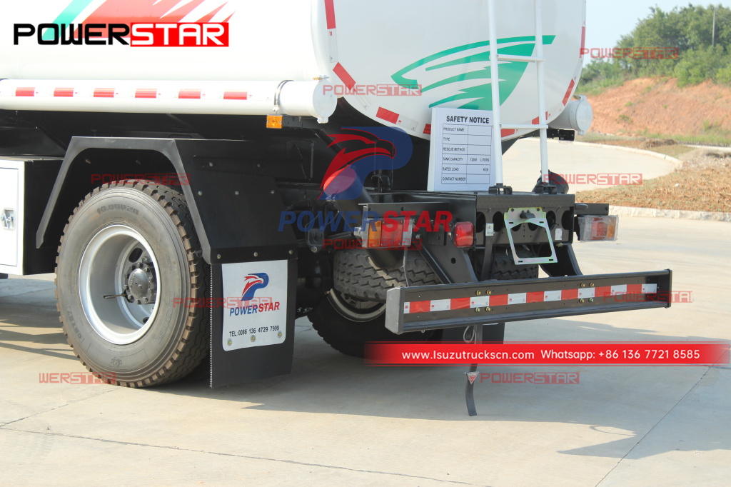 Camion per il rifornimento di olio del camion dell'erogatore del serbatoio del carburante ISUZU FTR FVR del Giappone in vendita