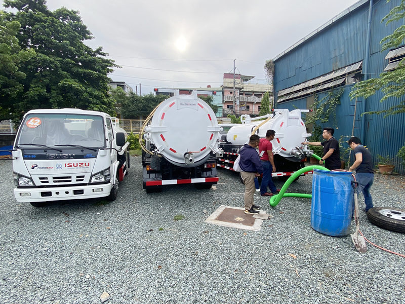 Autocarri aspiranti per fognature ISUZU in vendita