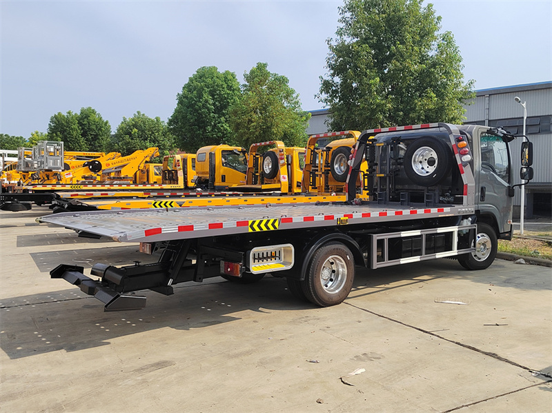 ISUZU NPR flatbed wrecker truck