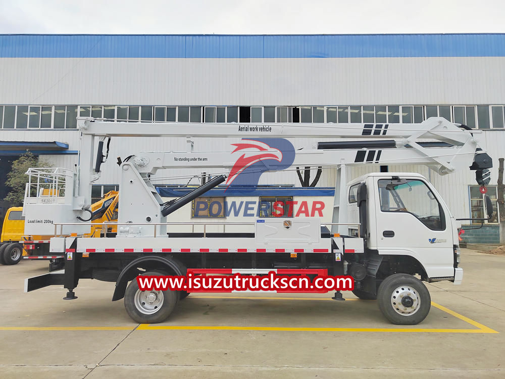 Camion con piattaforma aerea Isuzu