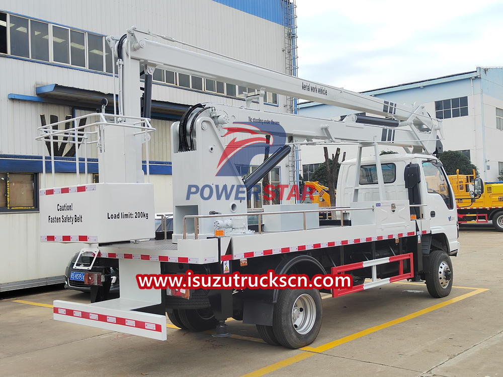 Camion con piattaforma aerea Isuzu