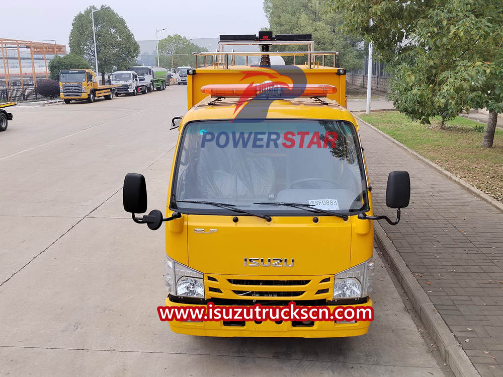 Camion con illuminazione di emergenza Isuzu