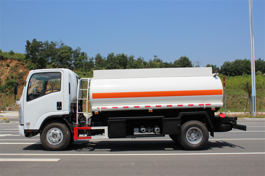 Mobile Oil Refuel Tanker Truck Isuzu with top loading