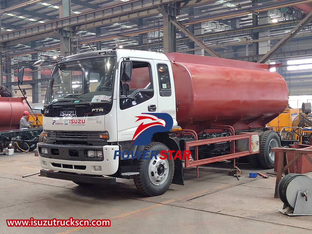 Camion di carburante Isuzu