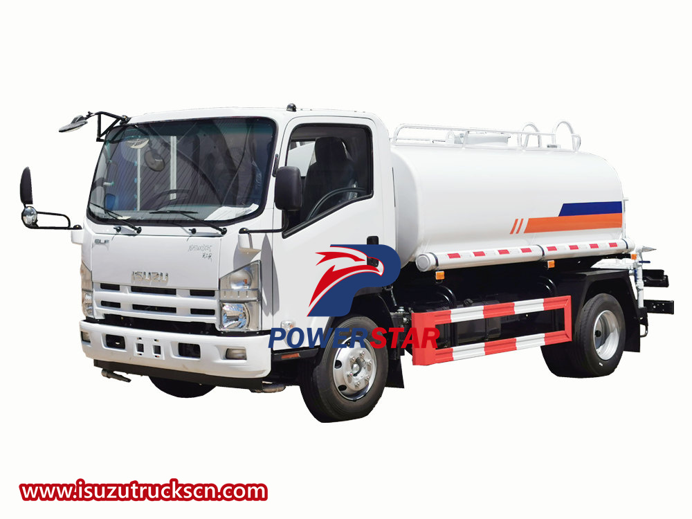 Camion Isuzu per l'irrorazione dell'acqua