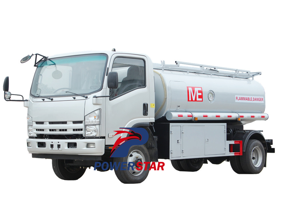 Camion cisterna per carburante Isuzu 700P 4WD