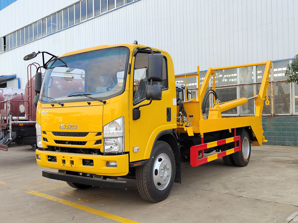 Camion della spazzatura Isuzu con cassone ribaltabile