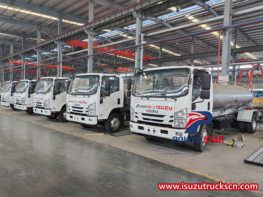 Camion dell'acqua potabile Isuzu NPR