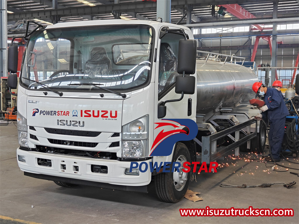 Camion con irrigatore ad acqua Isuzu 6000L