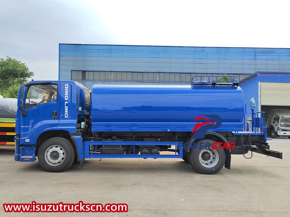 Camion cisterna per acqua Isuzu