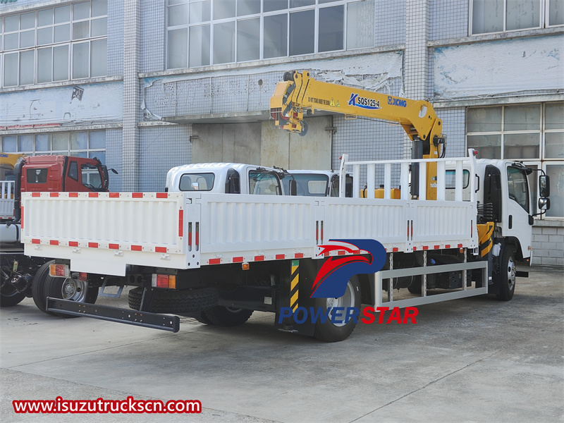 Isuzu 700P boom crane truck