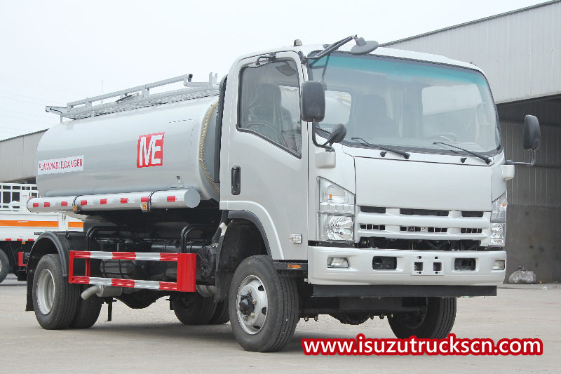 Autocisterna per carburante diesel ISUZU NPR ELF 700P 4x4 giapponese
    