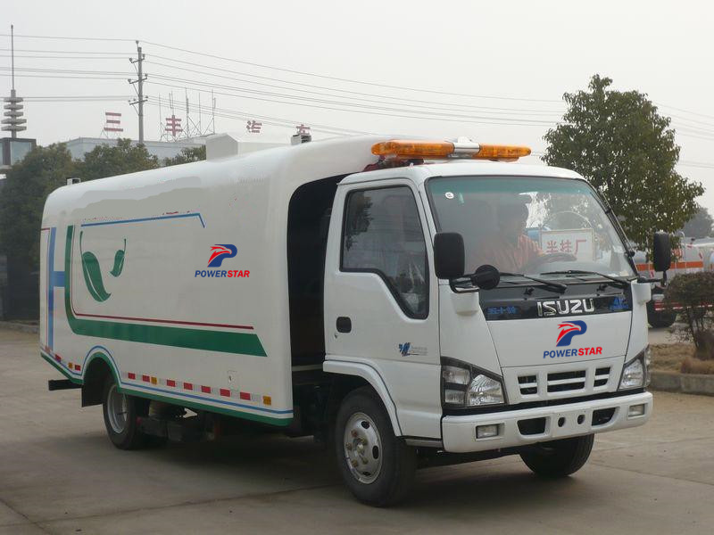 Camion Isuzu Spazzatrice stradale con aspirazione a secco Camion spazzatrice stradale prodotto da Powerstar Trucks
    