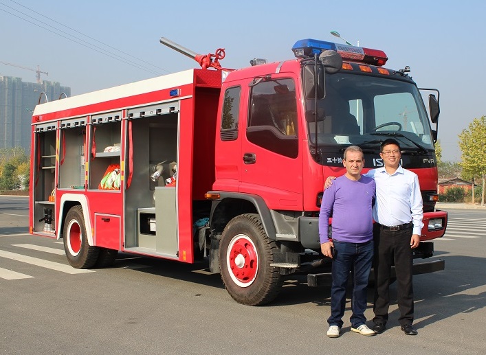 Il cliente armeno ordina il camion antincendio Isuzu FVR dalla nostra fabbrica
    