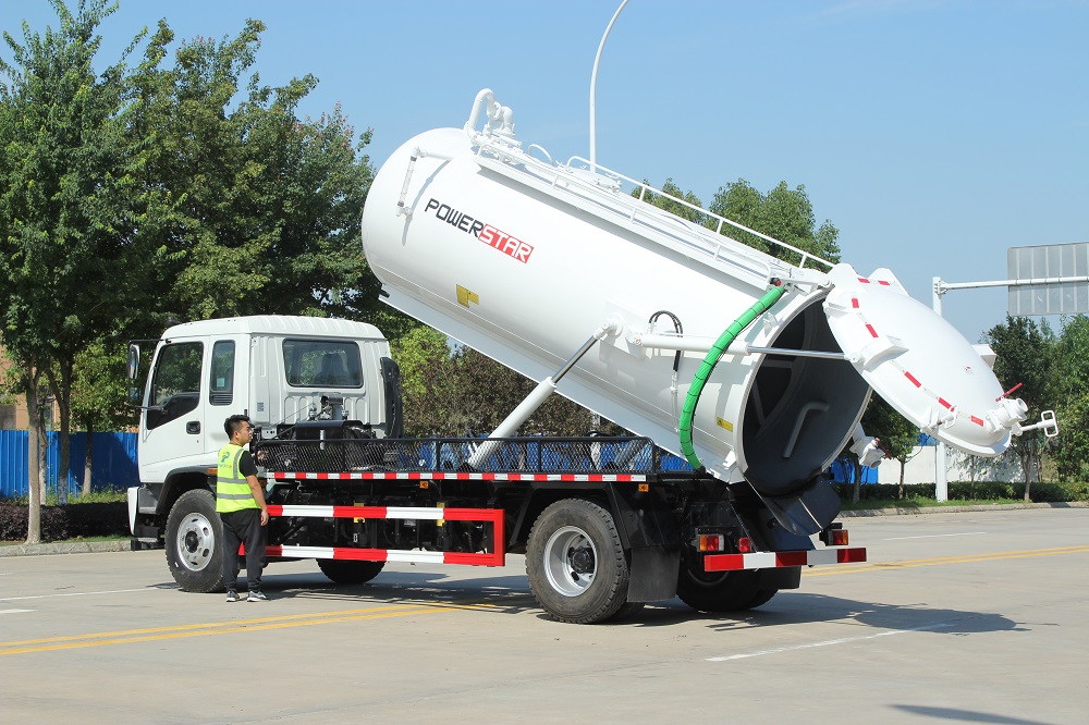 Autocisterna per liquami ISUZU FTR 10 CBM, motore 4HK1-TC51, 205 CV
    