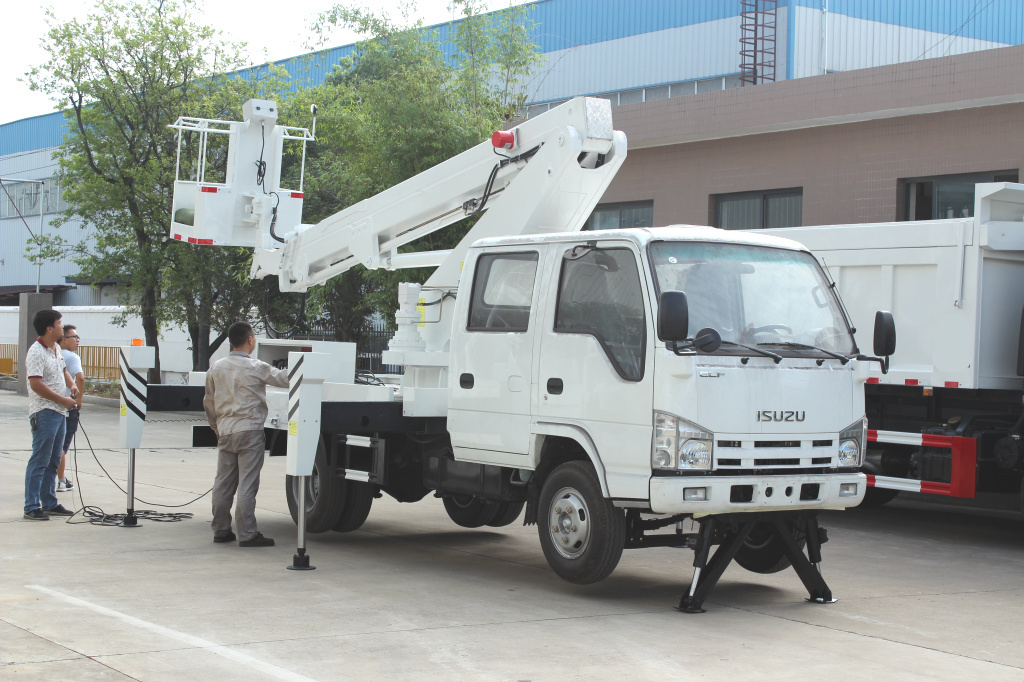 Camion ISUZU Man Lifter da 16 m per le Filippine
    