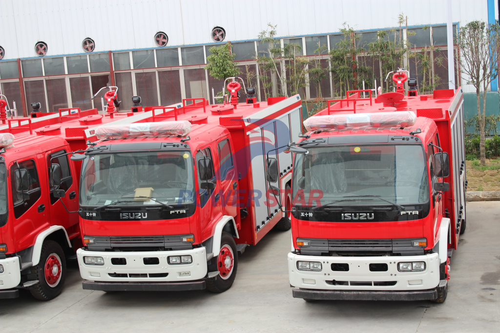 Camion dei pompieri ISUZU con cisterna per polvere d'acqua in schiuma dei camion Powerstar
    