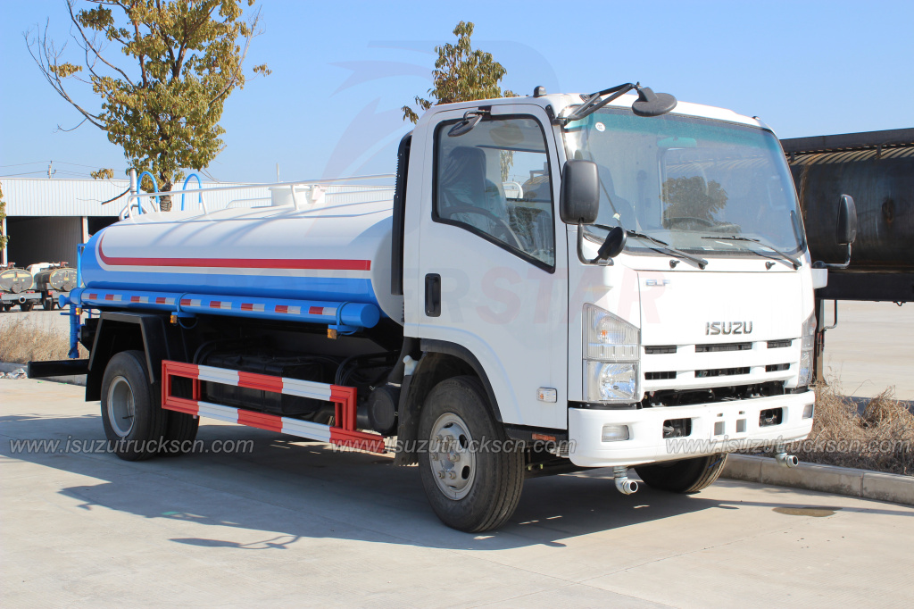 8000L ISUZU NPR camion cisterna per acqua ELF 700P camion per irrigazione
    