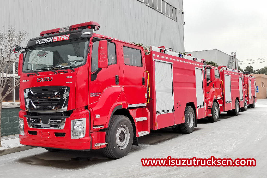 4 unità Isuzu nuovi camion dell'acqua antincendio GIGA pronti per la consegna nelle Filippine
    