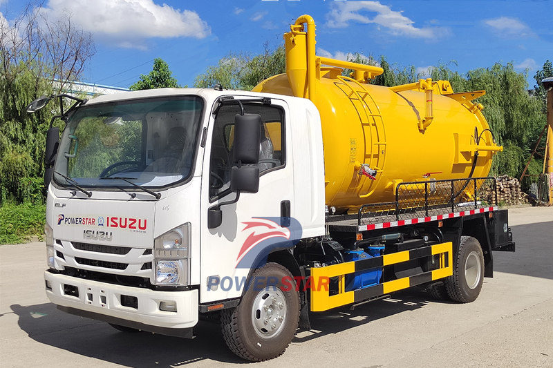 Isuzu NPR Il camion combinato con getto fognario e aspirazione viene esportato a Dubai