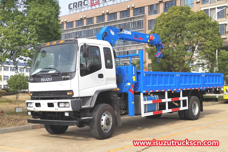 Autocarro con gru Isuzu fuoristrada FVR 240HP, motore 6HK1
    