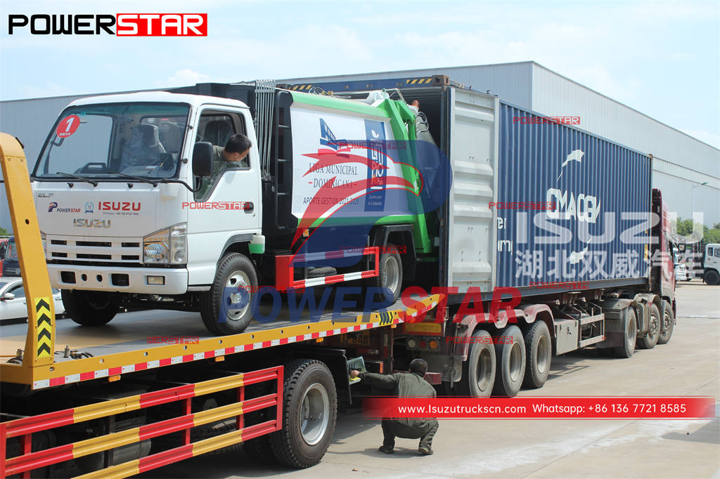 10 unità di camion compattatori di rifiuti ISUZU caricati in un contenitore da 40HC
    