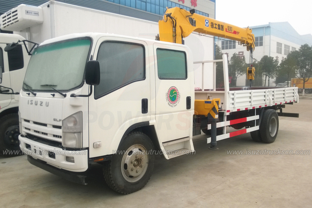 Camion Isuzu ELF doppia cabina con braccio telescopico idraulico da 6,3 tonnellate
    