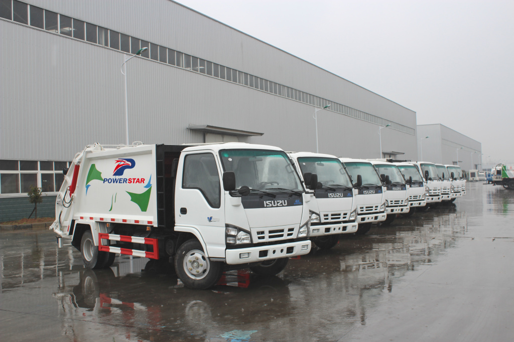 ISUZU TRUCKS Autocarro compattatore per bagagli a compressione per esportazione
    