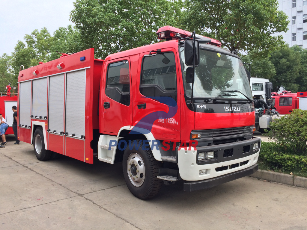 UAE Urban FTR Foam Autopompa antincendio Veicolo antincendio Camion Isuzu
    