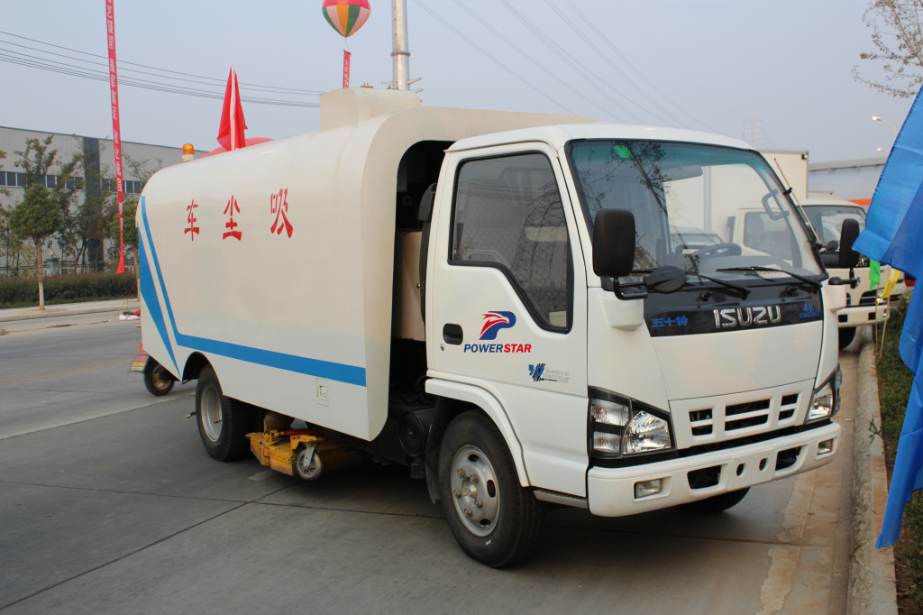 Camion spazzatrice stradale aspirante ISUZU prodotto da Powerstar Trucks
    