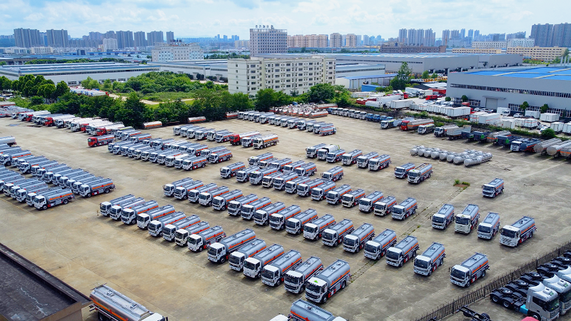 Officina per autocisterne per carburante Isuzu, produzione di autocisterne per carburante Isuzu
    