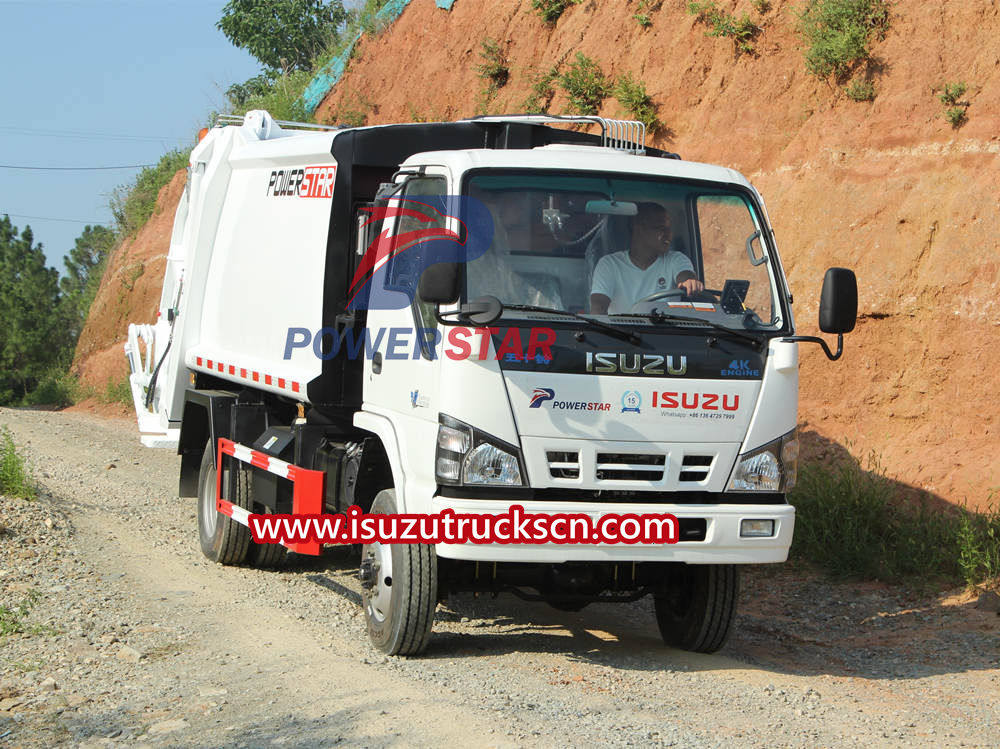 Vantaggi del camion della spazzatura compattatore Isuzu 600P
    