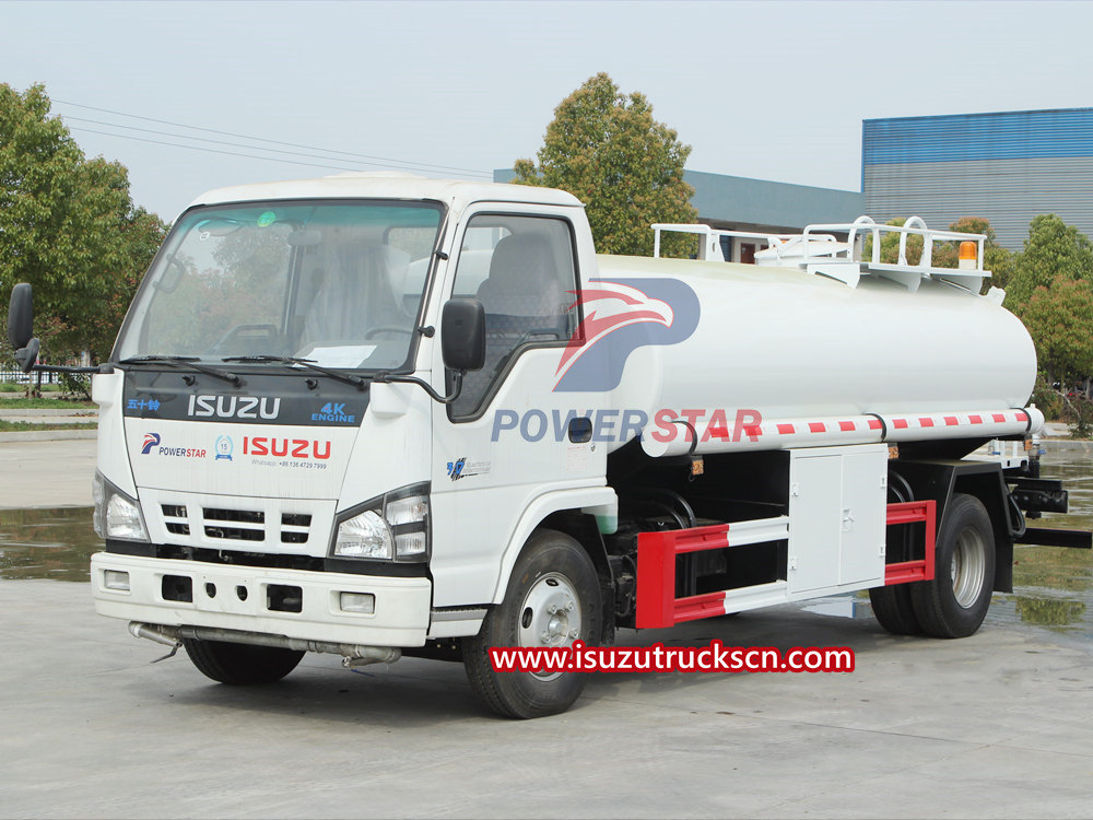 Introduzione al camion irrigatore Isuzu
    