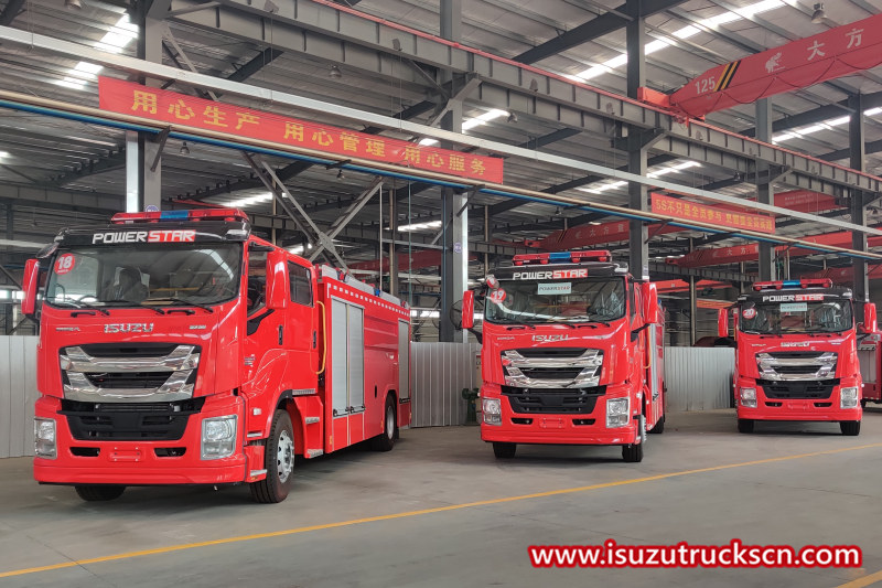 Camion dei vigili del fuoco in schiuma Isuzu, camion antincendio Isuzu 380HP ISUZU Giga 8000L
    